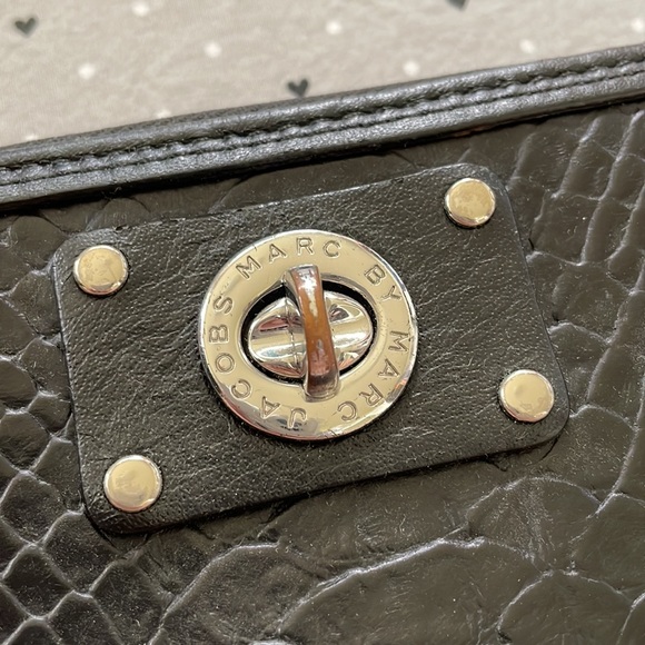 Marc by Marc Jacobs Embossed Leather Totally Turnlock Wallet - Picture 3 of 6